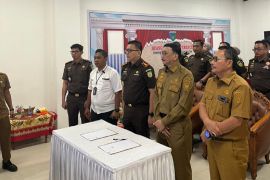 Kejari Pesisir Selatan dan Pemkab Tandatangani Perjanjian Kerja Sama Pidana Kerja Sosial