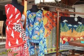 Resona Saintek UK Maranatha kenalkan inovasi batik untuk UMKM