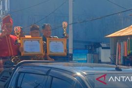 Piala Harmony Award diarak keliling Kota Timika