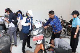 Kendaraan dinas yang rusak di Lombok Tengah dilelang