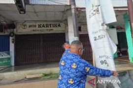 Pemkot Bengkulu tertibkan ratusan reklame dan spanduk liar