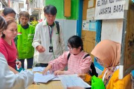 Warga terdampak kebakaran di Taman Sari dapat bantuan dana