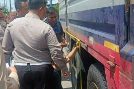 Polres Karawang masih periksa kecelakaan beruntun