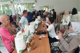 500 keluarga rentan di Kalideres Jakbar dapat bantuan sembako