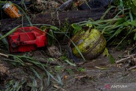 West Sumatra races to build emergency road as death toll rises