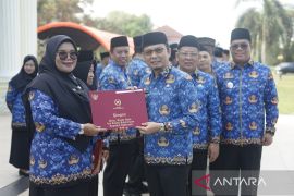 Pemkab Bangka Tengah beri penghargaan ASN pengabdi hingga 30 tahun