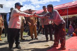Prabowo disambut antusias penyintas banjir di Posko Aceh Tenggara