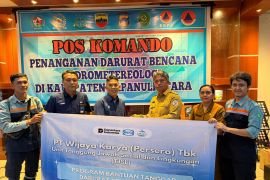 WIKA Salurkan Bantuan Darurat dan Kerahkan Alat Berat untuk Pemulihan Bencana Banjir dan Longsor di Sumatera