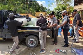 Pengurus Masjid Jeuram salurkan bantuan untuk korban banjir bandang Nagan Raya