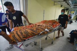 Penyerahan jenazah korban bencana di Sumatera Barat Page 2 Small