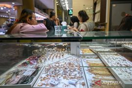 Harga emas Galeri24 hari ini stabil, UBS naik tipis, Sabtu 6 Desember 2025