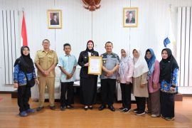 Kemenkum Babel menyerahkan IG Nanas Bikang Bangka Selatan