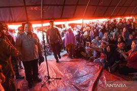 Di Padang Pariaman, Prabowo janji perbaiki rumah pengungsi yang rusak