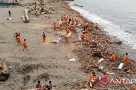 Padang segera tuntaskan penanganan 3.327 ton sampah pascabencana