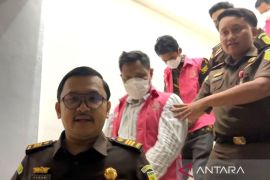 Tiga tersangka korupsi dana pilkada KPU Pangkep ditahan