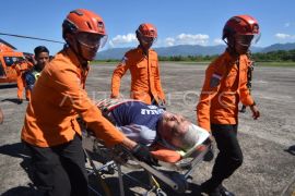 Basarnas evakuasi korban dari Solok Page 2 Small