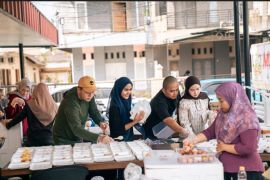 Kerajaan Kejuruan Metar Bilad Deli salurkan 2.800 paket makanan ke lokasi banjir Medan
