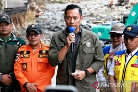 AHY tinjau langsung kondisi jalan nasional Lembah Anai
