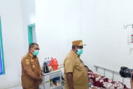 Gubernur Kambu perintahkan tutup SPPG 01 Waisai pasca pelajar keracunan MBG