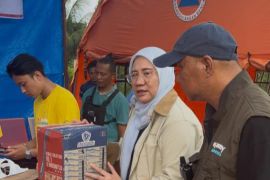 Sosok perempuan tangguh BUMN di tengah aksi peduli bencana di Sumbar