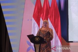 Khofifah minta pemdes sediakan paralegal kawal program Rumah RJ