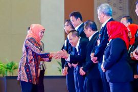 Khofifah dorong percepatan transformasi industri hijau-biru Jatim