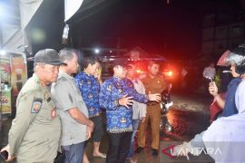 Pemkab Kubu Raya tertibkan bangunan liar di Sungai Rengas
