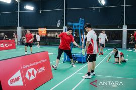 Liliyana Natsir berbagi ilmu bagi generasi muda dalam Badminton Clinic