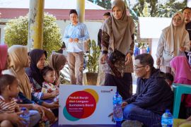 Indosat salurkan bantuan banjir dan longsor di Padang Pariaman, pastikan layanan komunikasi lancar