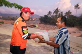 Baznas kirimkan bahan makanan untuk penyintas bencana banjir di Padang