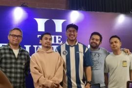 RyanAdriandhy dan PandjiPragiwaksonokompak "bully"Raditya Dika
