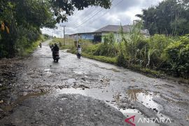 Jalan rusak di Tungkap-Batu Piring terkesan diabaikan pemerintah