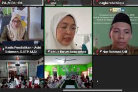 Ribuan siswa di Kota Makassar dilatih olah sampah buah menjadi eco enzym