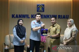 Kampar Raih Penghargaan Terbaik I Pos Bantuan Hukum, Kakanwil Kemenkum Riau Tekankan Pentingnya Sinergi Layanan Hukum