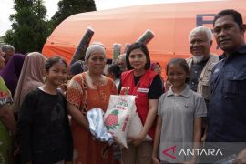 Bencana Sumatera, Save the Children distribusikan 500 paket huntara