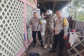 Polisi bubarkan tawuran bersajam di Tanjung Priok