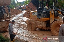 Terkini pascabencana Tapanuli Utara : 33 meninggal, 15 hilang, akses Taput - Tapteng di KM 39 Parsikkaman