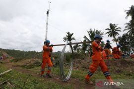 Kemarin, pemulihan listrik Aceh hingga bantuan pangan banjir Sumatera