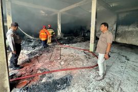 Gudang tenda di Tangerang terbakar, diduga tersambar petir