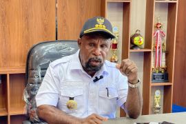 Bupati Yunus Wonda imbau warga Jayapura menata lingkungan untuk sambut natal