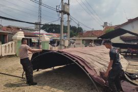 Tim SAR dari Polda Banten disiagakan di dua titik rawan bencana