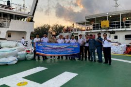 KN Antares salurkan bantuan dan evakuasi korban banjir Aceh