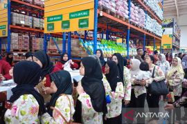 KKJ dan BIP Pasar Jaya apresiasi 120 buruh pengupas bawang