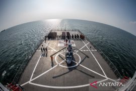 Apel kesiapan Satgas Penanggulangan Bencana TNI AL di KRI dr Soeharso-990