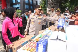 Polda Sumsel kirim logistik bantu korban bencana Sumatera