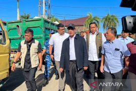 Mentan Amran pastikan stok beras aman dan sawah rusak diperbaiki