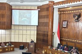 Koster berlakukan larangan alih fungsi lahan sampai terbitnya perda