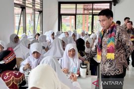 Wamendagri tinjau pembelajaran Sekolah Rakyat Budi Luhur di Kalsel