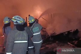 60 petugas padamkan kebakaran rumah di Cakung Timur