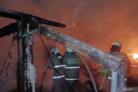 Korsleting diduga penyebab kebakaran di Cakung Timur